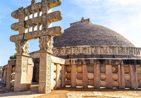 Stupa z Sanchi! Architektura Zamyślana w Kamieniu i Poszanowanie dla Buddy.